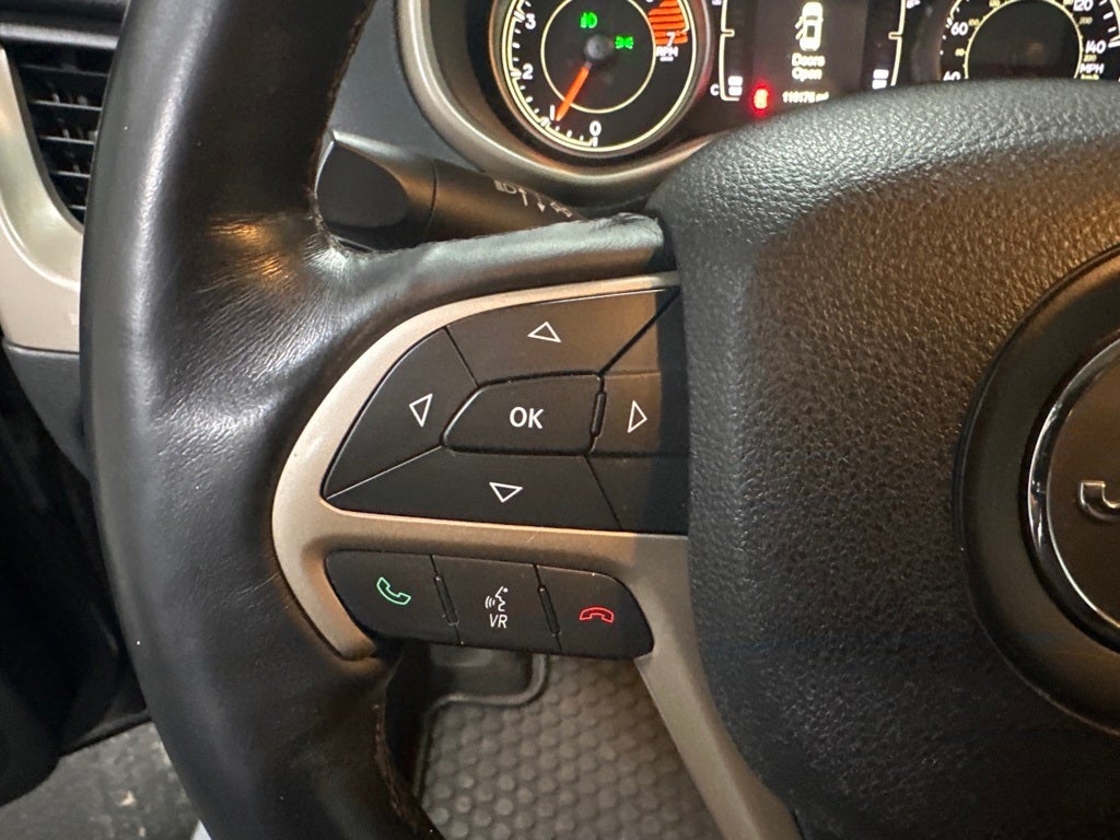 2017 Jeep Cherokee Latitude W/ HEATED SEATS & REMOTE START